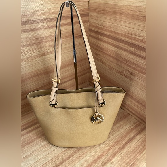 RARE Michael Kors Jet Set Item Medium - Picture 2 of 14